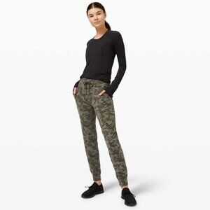 Lululemon Ready to Rulu Jogger 29" Green Camo size 6